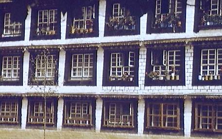 lha131.jpg (34276 bytes)