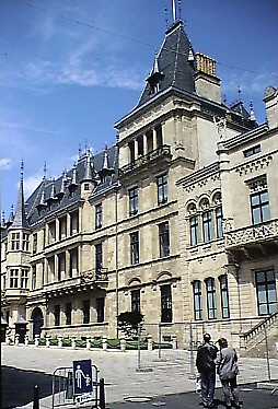 wwd295p.jpg (24787 bytes)